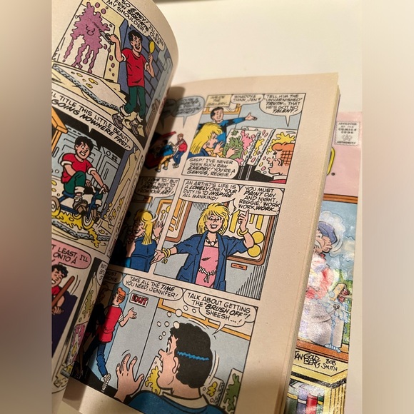 LOT OF 2 KID’S COLLECTIBLE ARCHIE COMIC BOOKS. - Picture 5 of 7